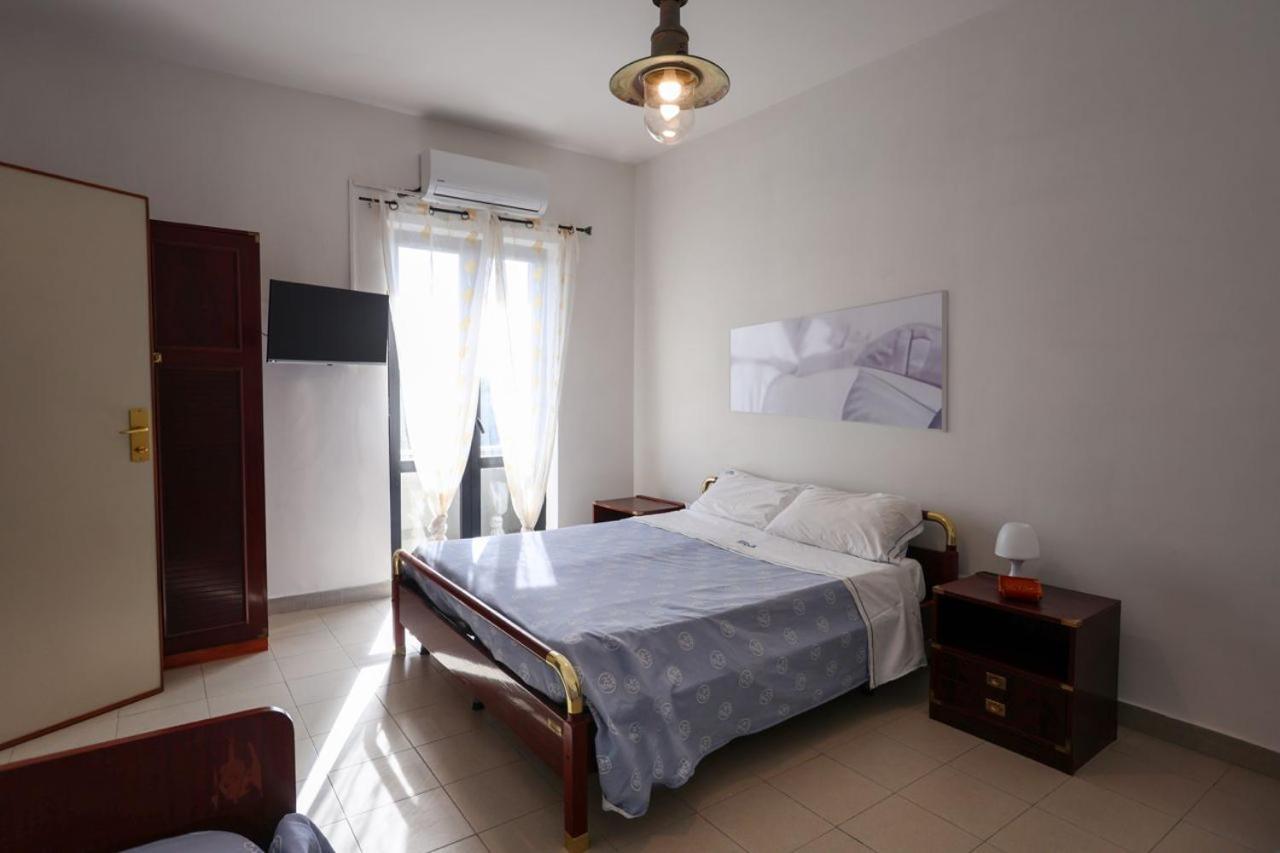 Hotel Barracuda Варкатуро Экстерьер фото