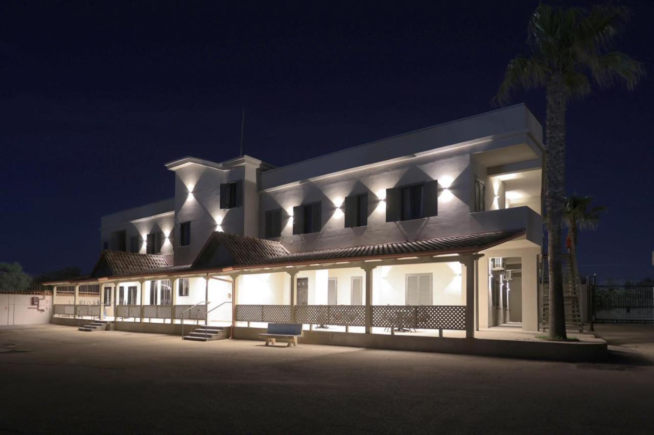 Hotel Barracuda Варкатуро Экстерьер фото